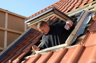 Pose de fenêtres de toit Velux à Saint-Trimoël